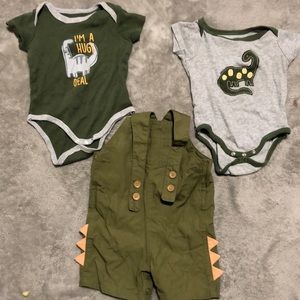 Baby shower * 3 piece dino set hunter greeen 6-9 months